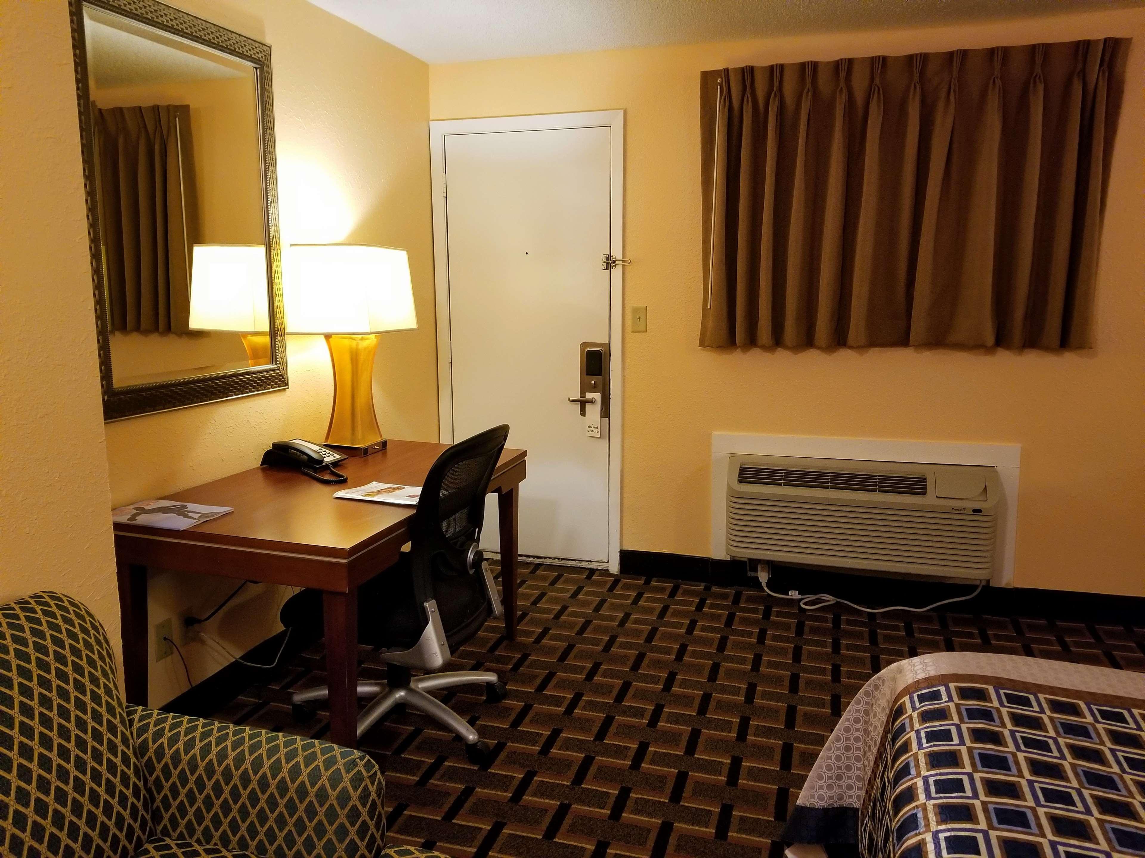 Surestay Hotel By Best Western Lincoln Room photo