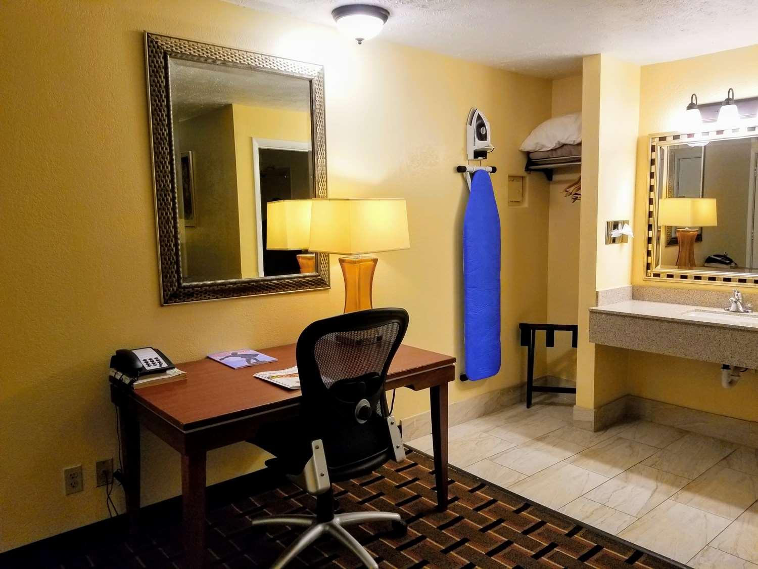 Surestay Hotel By Best Western Lincoln Room photo